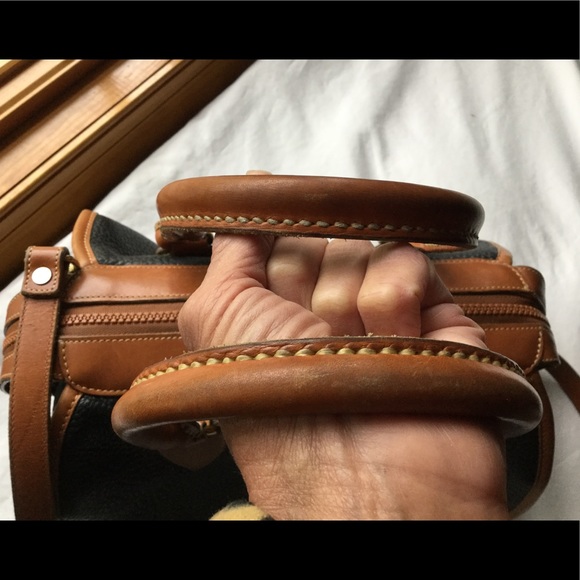 *SOLD* Dooney & Bourke AWL Large Satchel Shldr Bag Blk/Tn - Picture 8 of 16